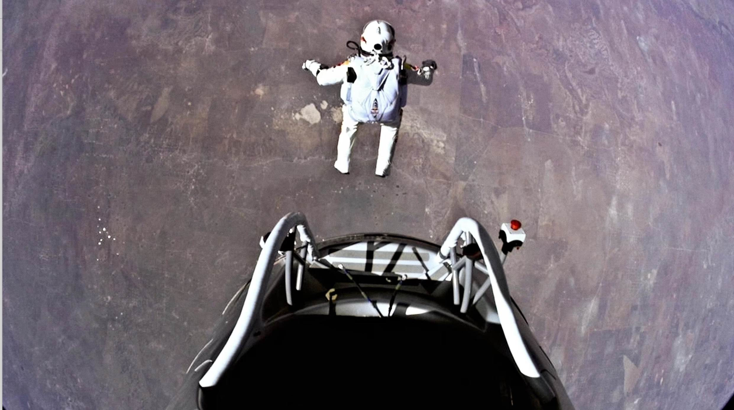 salte da estratosfera no anúncio da empresa Red Bull